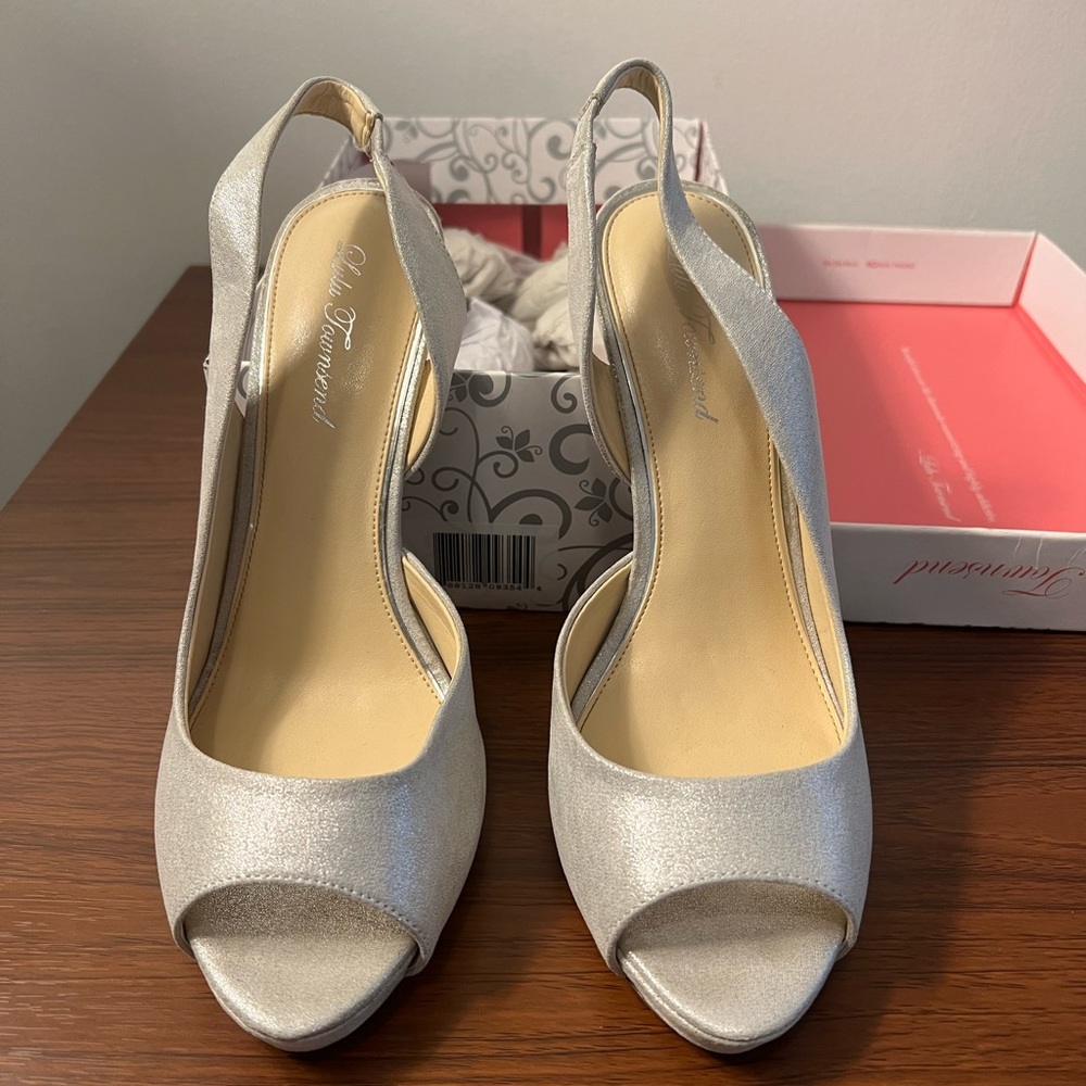 Lulu Townsend Silver Size 11 4in heel. Worn once great condition